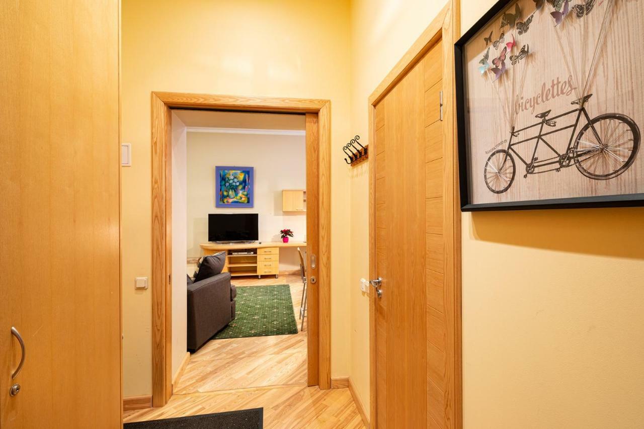 Kalnina Quiet Apartment In City Center Riga Exterior photo